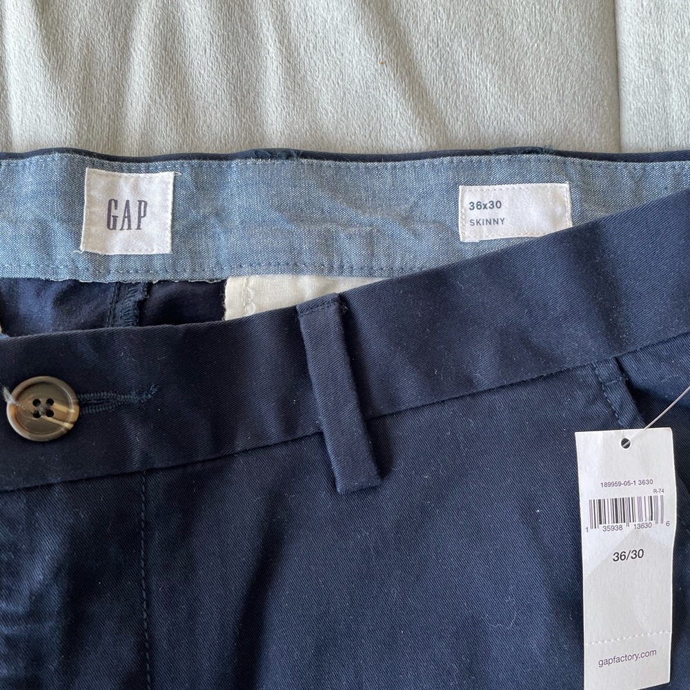 GAP Men’s Khaki flat front pants